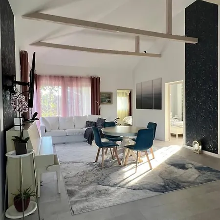 The House Balaton Nyaralunk Apartamento *