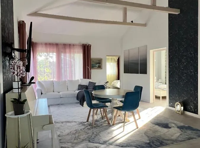 The House Balaton Nyaralunk Apartman *