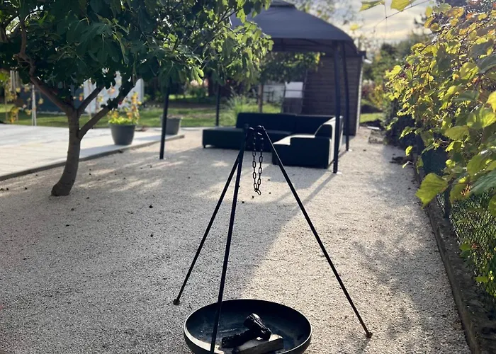 The House Balaton Nyaralunk Apartman *